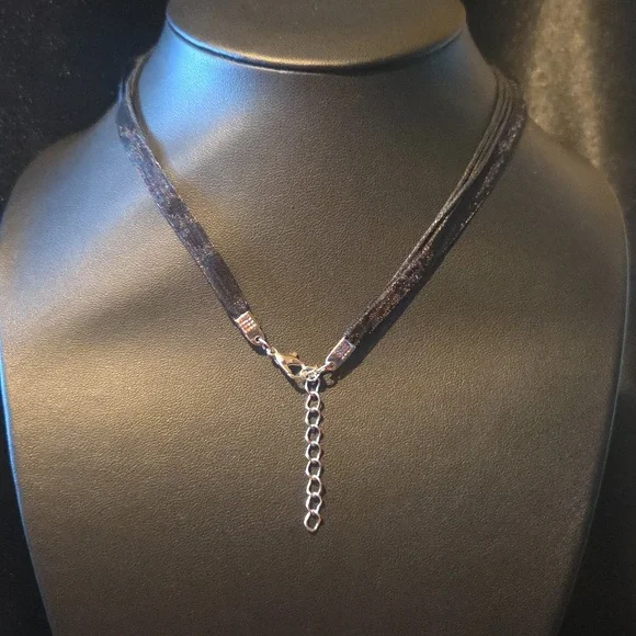 Facted Acrylic Black Rhinestone Chandelier Pendant Necklace - Picture 4 of 4